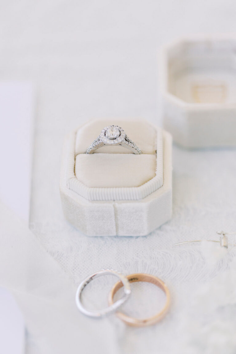 JOHN + JESSICA // ROYAL CANADIAN YACHT CLUB WEDDING