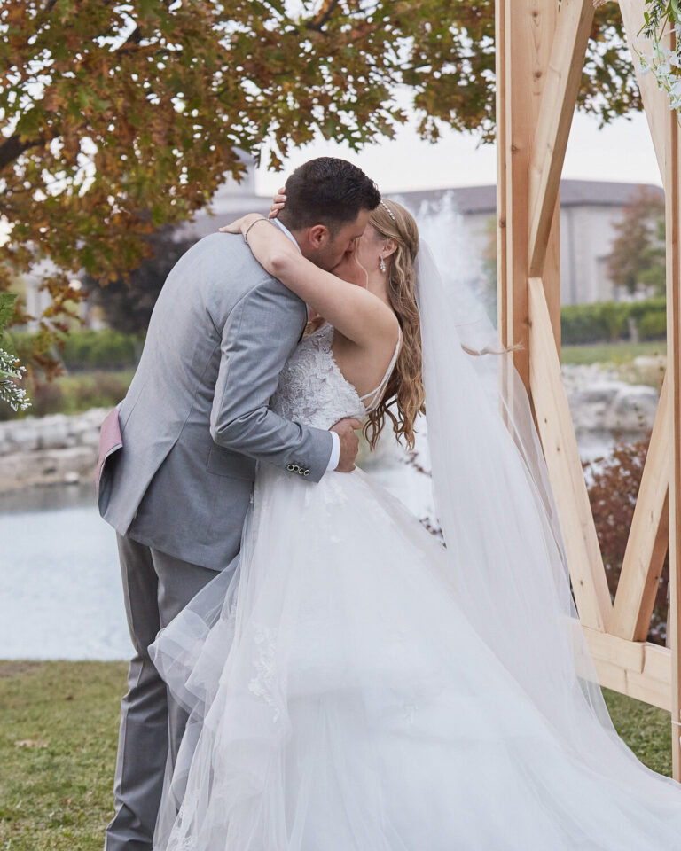 LINSEY + MARC-ANTHONY // TWO SISTERS VINEYARD WEDDING