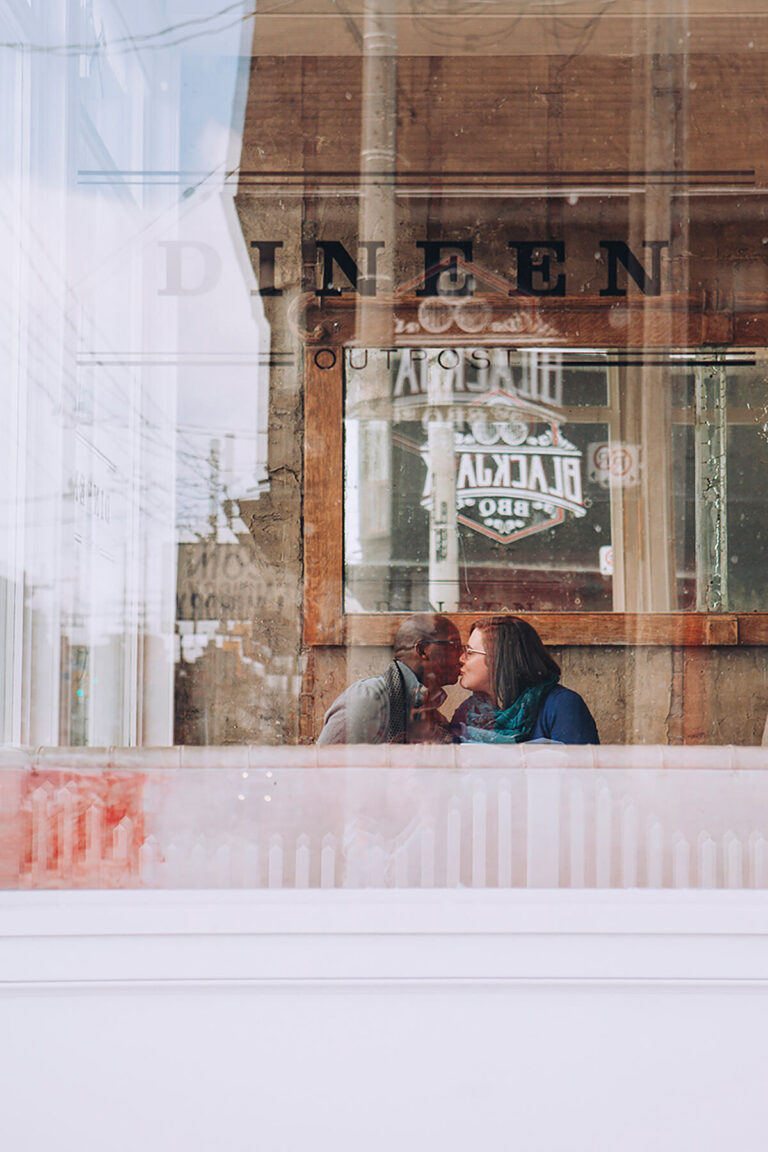 ANNA + CRAIG - COFFEE SHOP ROMANCE // LISA VIGLIOTTA PHOTOGRAPHY