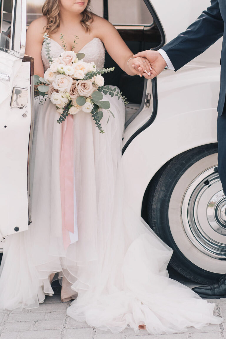 BROOKE + MATT // INTIMATE TWO SISTERS VINEYARD WEDDING