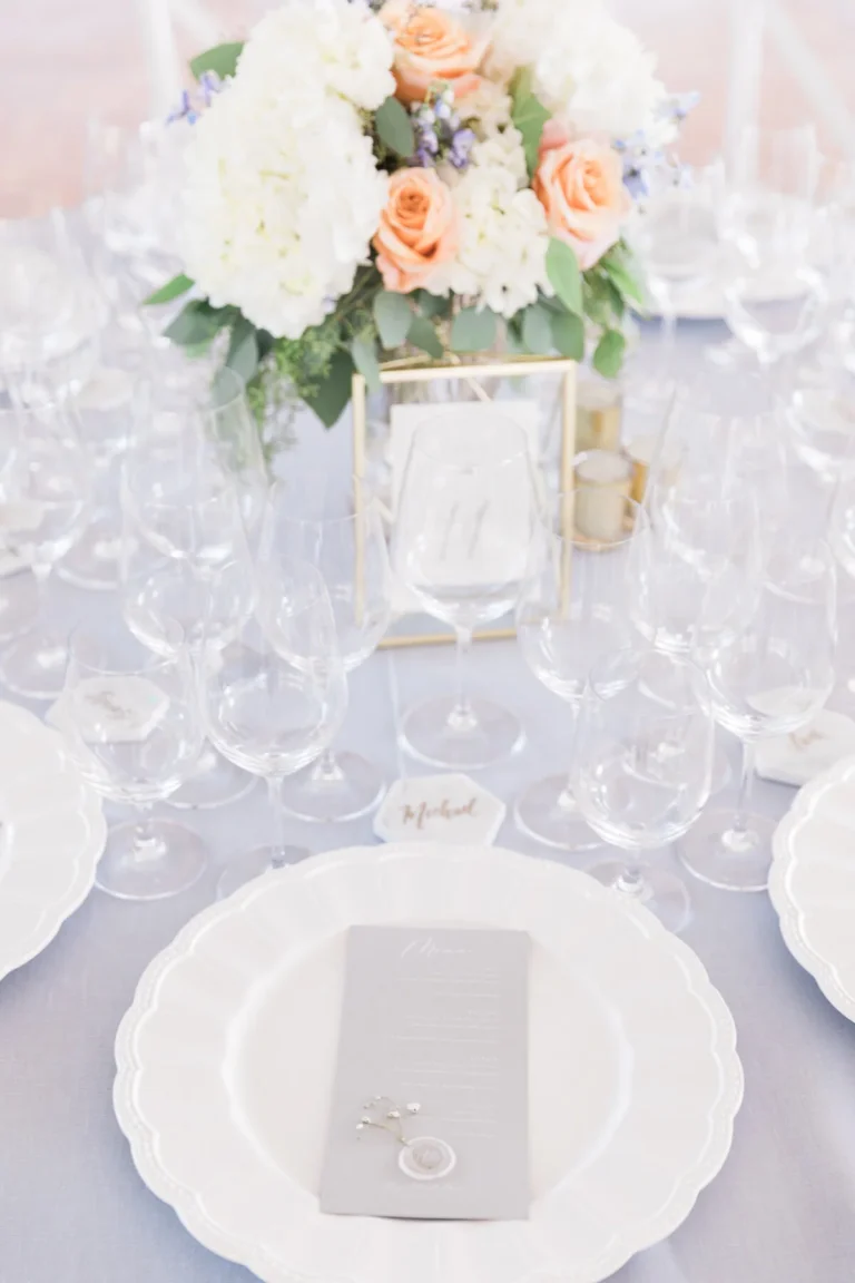 THE VINEYARD BRIDE GUIDE | PLACE SETTINGS + TABLE DECOR STYLING ELEMENTS