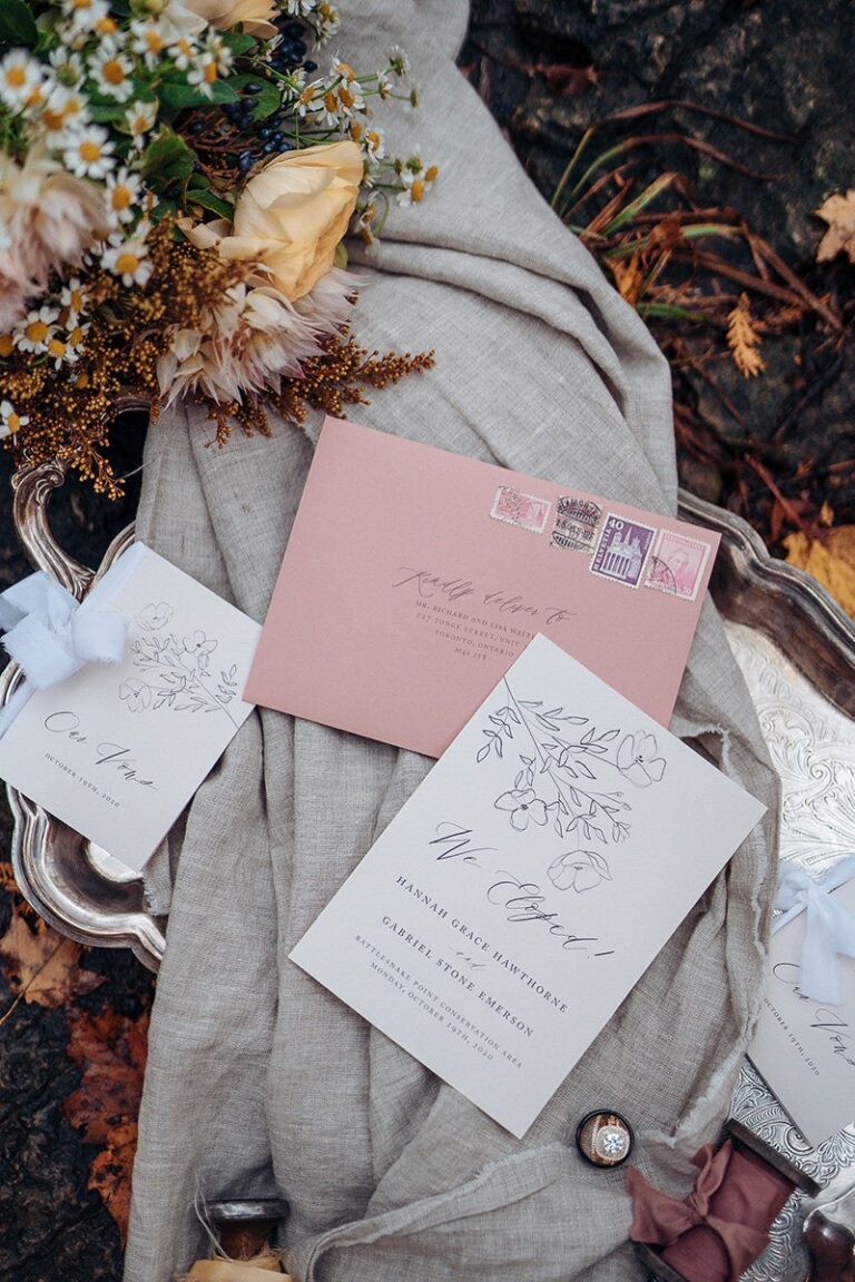 RATTLESNAKE POINT ELOPEMENT // LISA VIGLIOTTA PHOTOGRAPHY