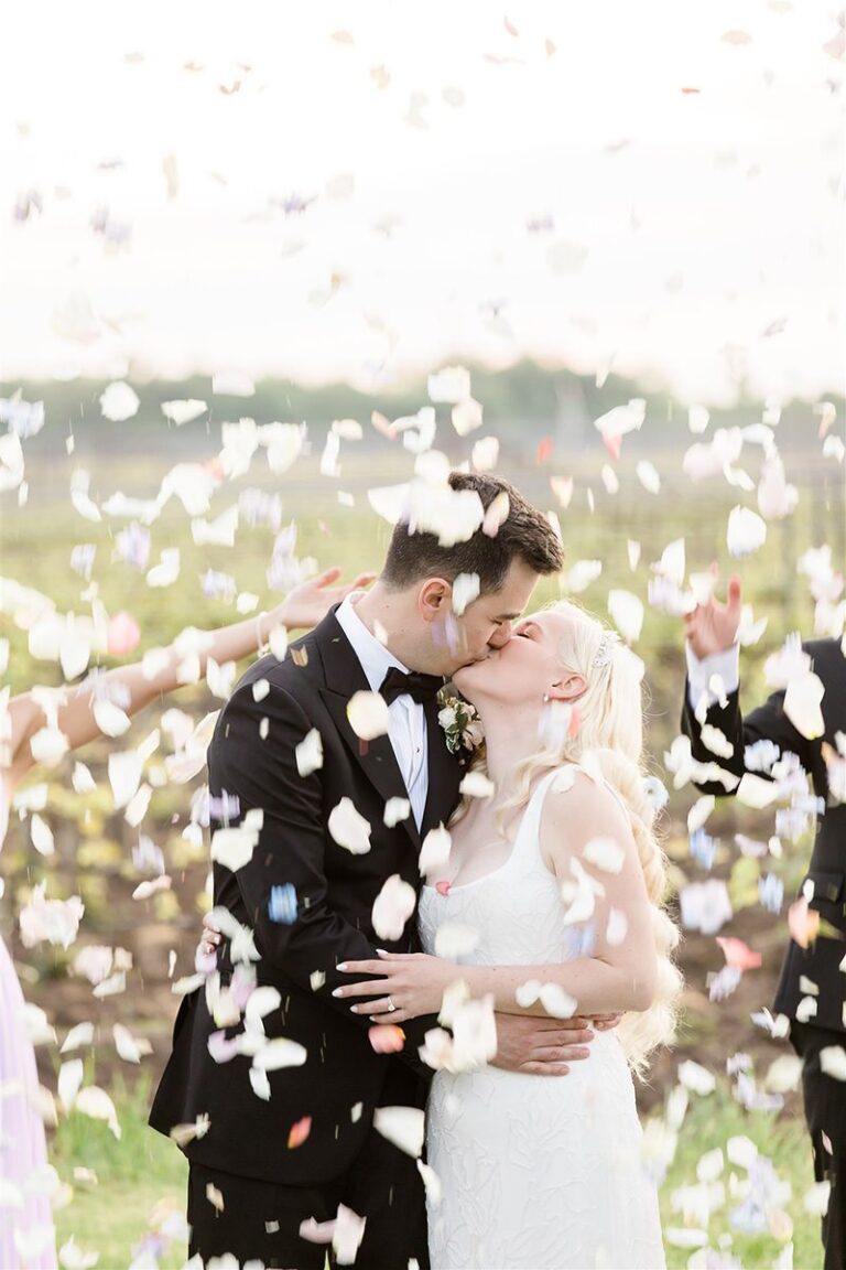 CHATEAU DES CHARMES SPRING WEDDING // SAMANTHA ONG PHOTOGRAPHY