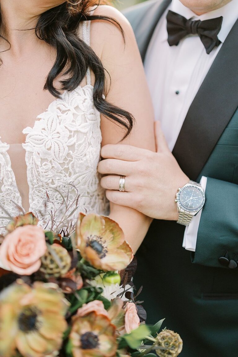 INTIMATE WINERY WEDDING AT TWO SISTERS VINEYARDS // ACORN FLOWERS & CO.