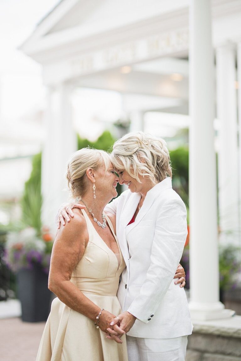 THE GATE HOUSE WEDDING IN NIAGARA-ON-THE-LAKE // LOVERLY WEDDINGS