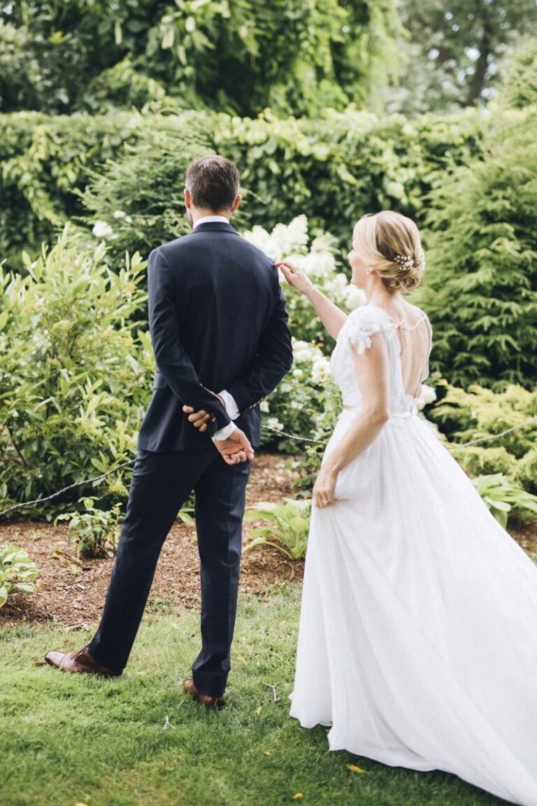 CHOOSING A FIRST LOOK FOR YOUR WEDDING DAY