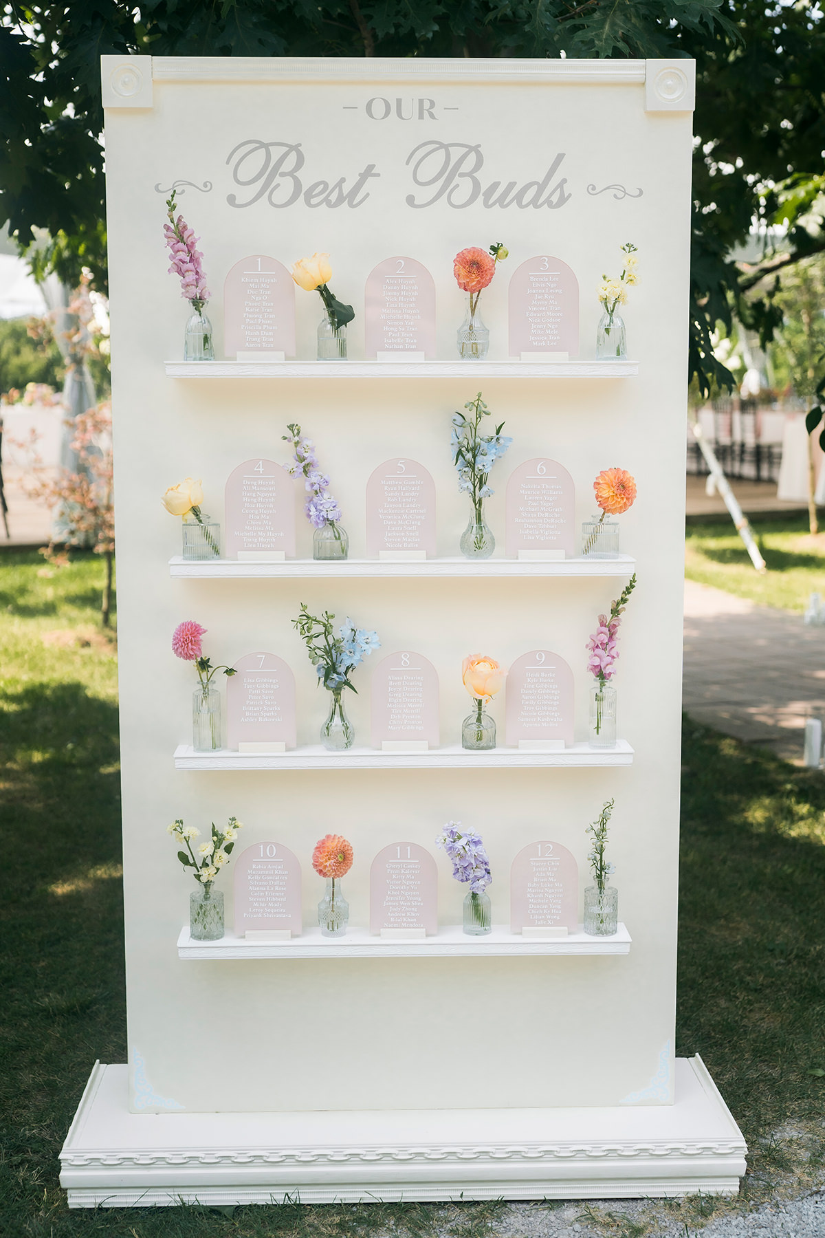 seating chart with floral bud vases